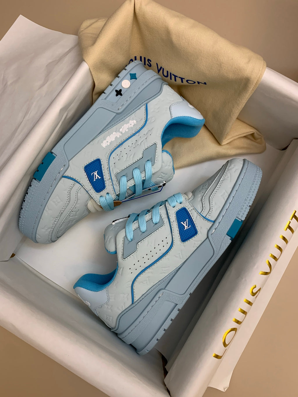White and Light Blue Casual Sneakers with Patterned Upper