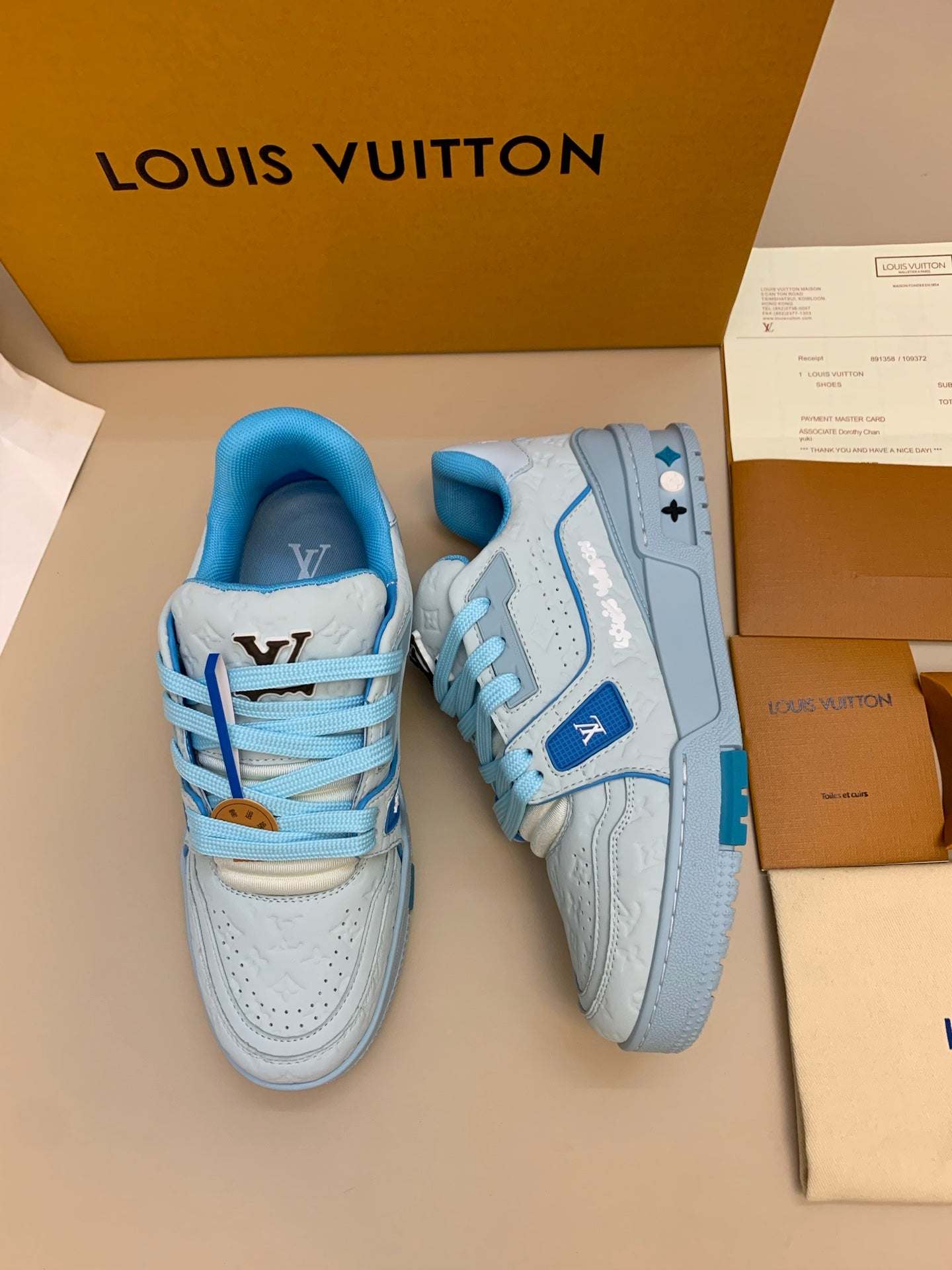 White and Light Blue Casual Sneakers with Patterned Upper