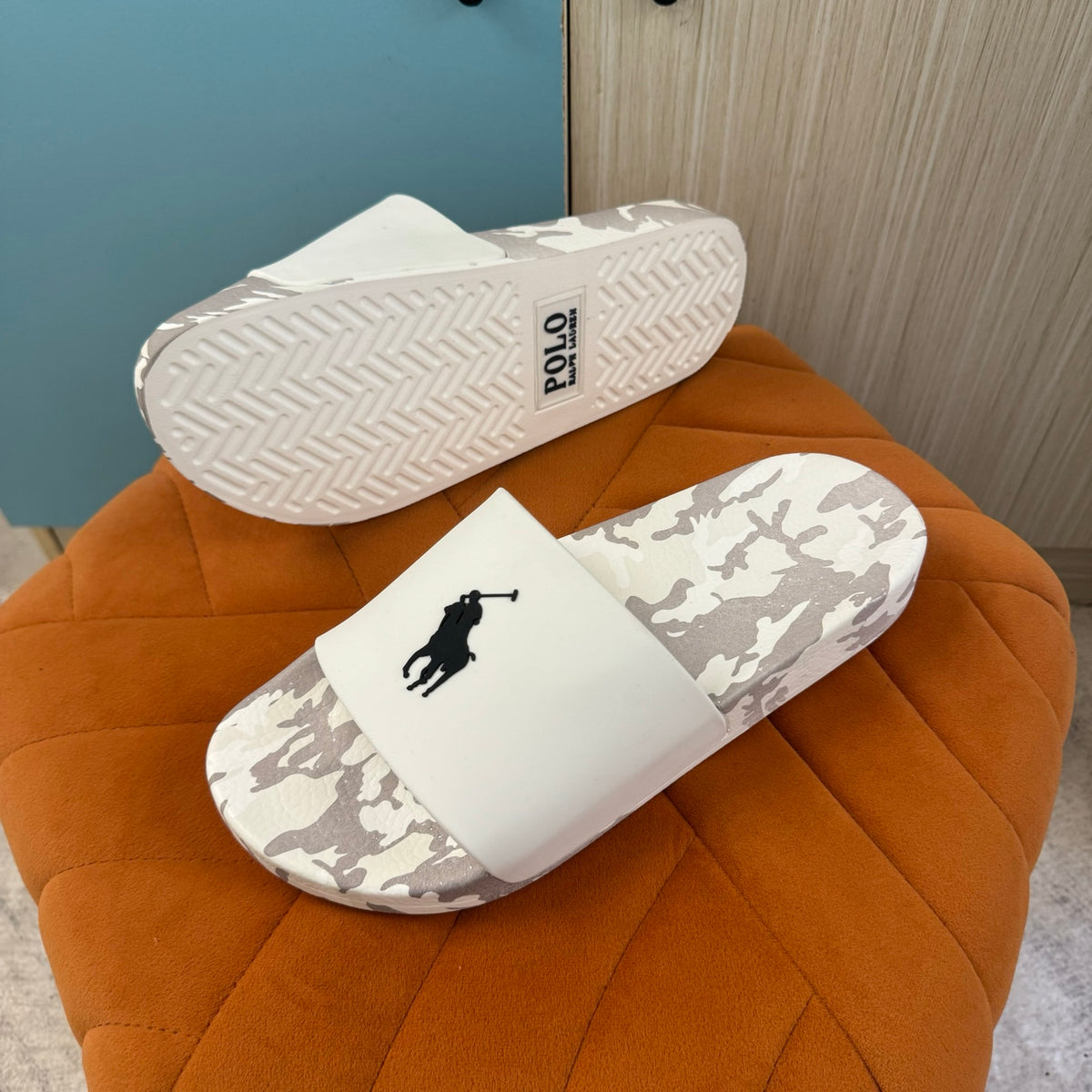 White Camouflage Slide Sandals with Textured Sole - Product image 7