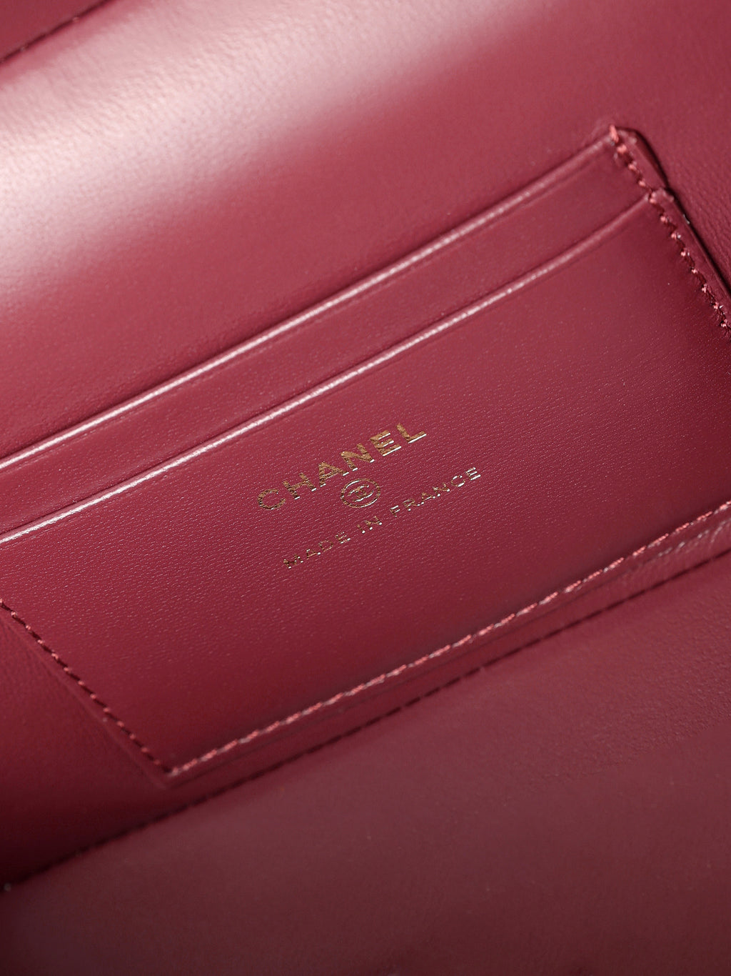 Burgundy Crocodile-Texture Handbag with Chain Strap - Product image 7