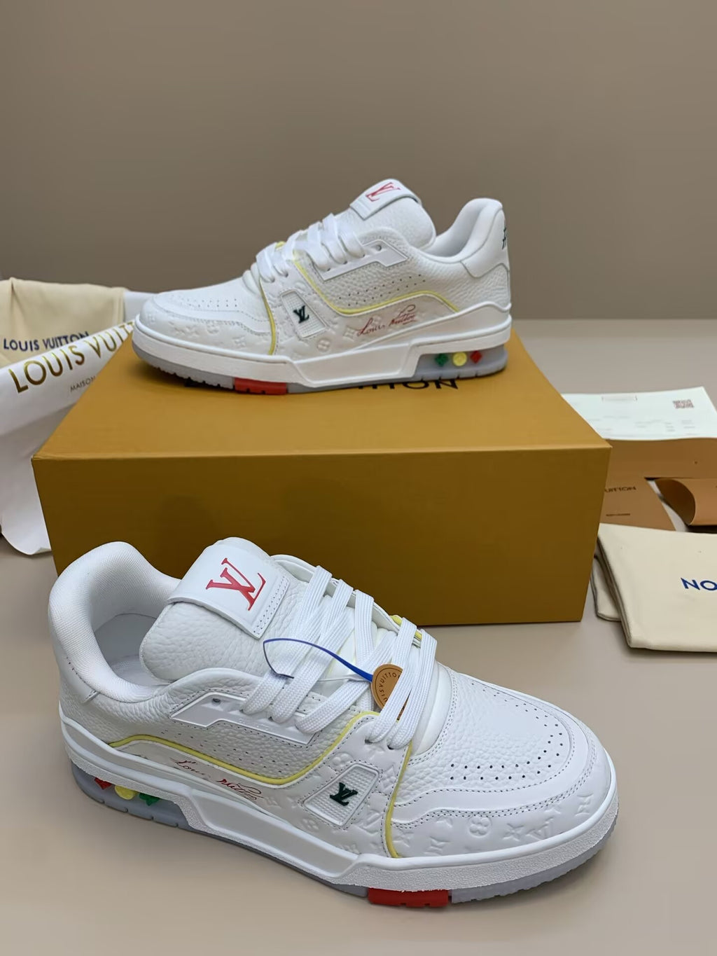 White low-top sneakers with colorful sole